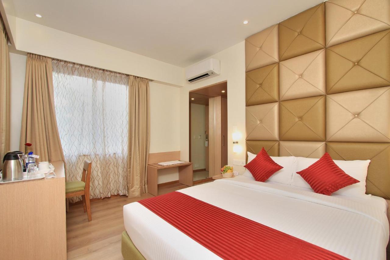 La Sara Regent Hotell Bangalore Exteriör bild