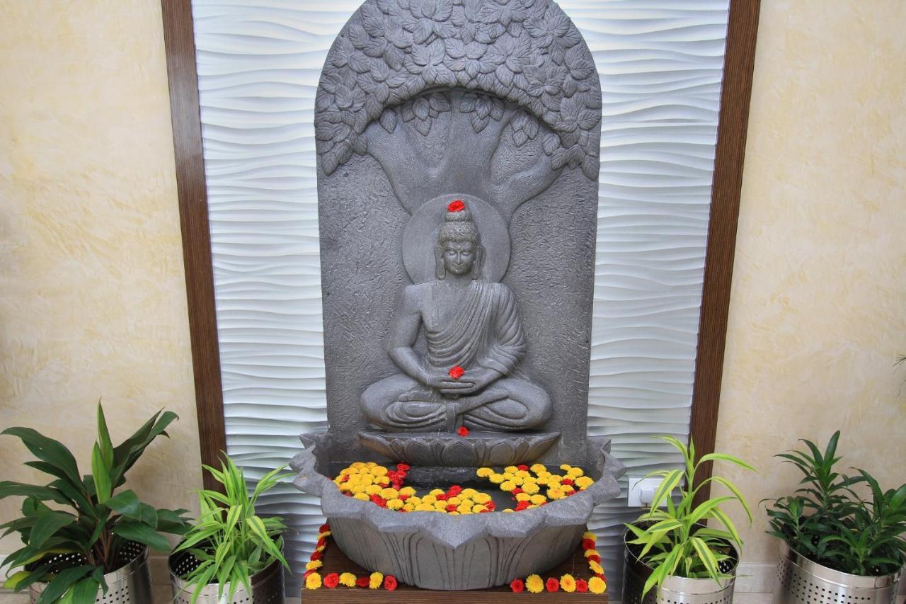 La Sara Regent Hotell Bangalore Exteriör bild