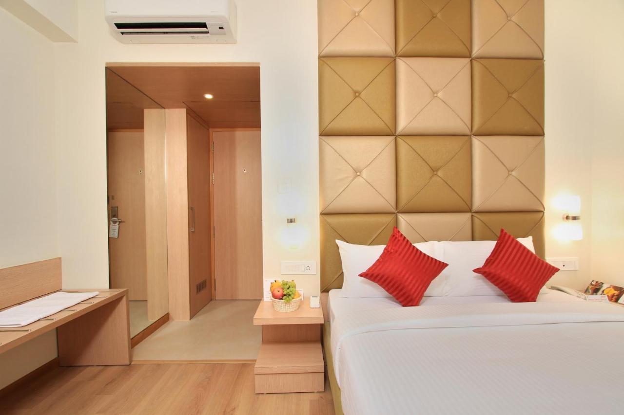 La Sara Regent Hotell Bangalore Exteriör bild