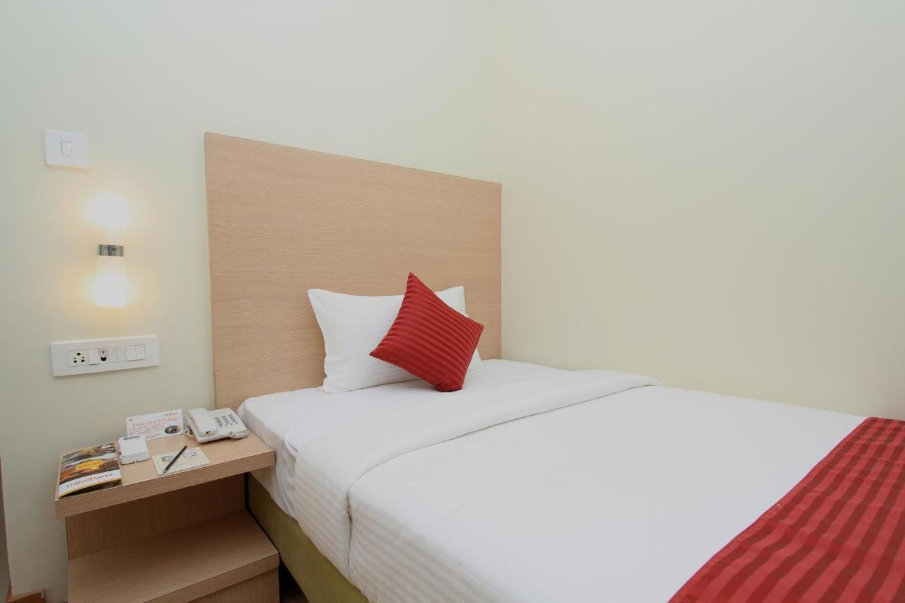 La Sara Regent Hotell Bangalore Exteriör bild