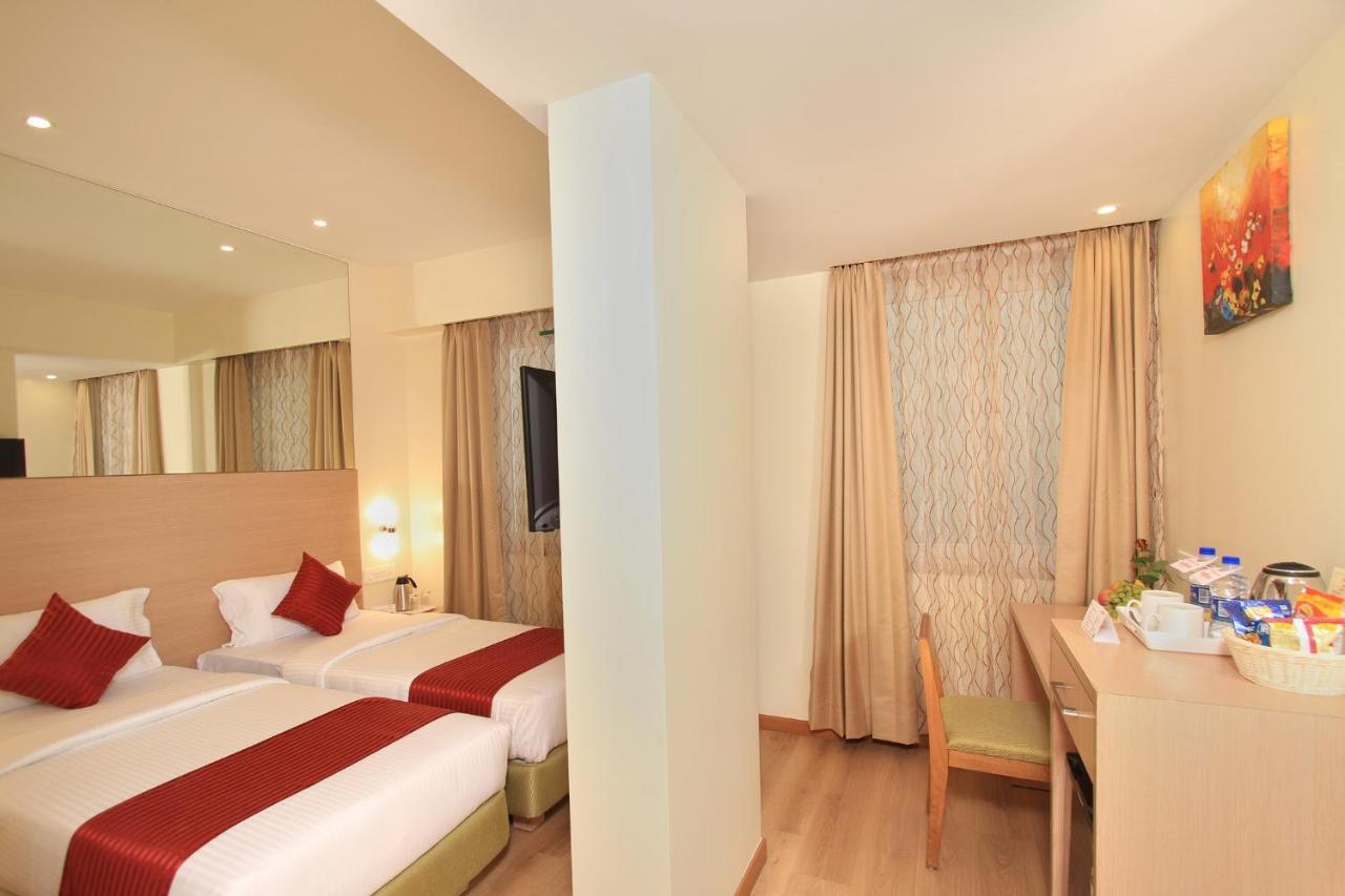 La Sara Regent Hotell Bangalore Exteriör bild