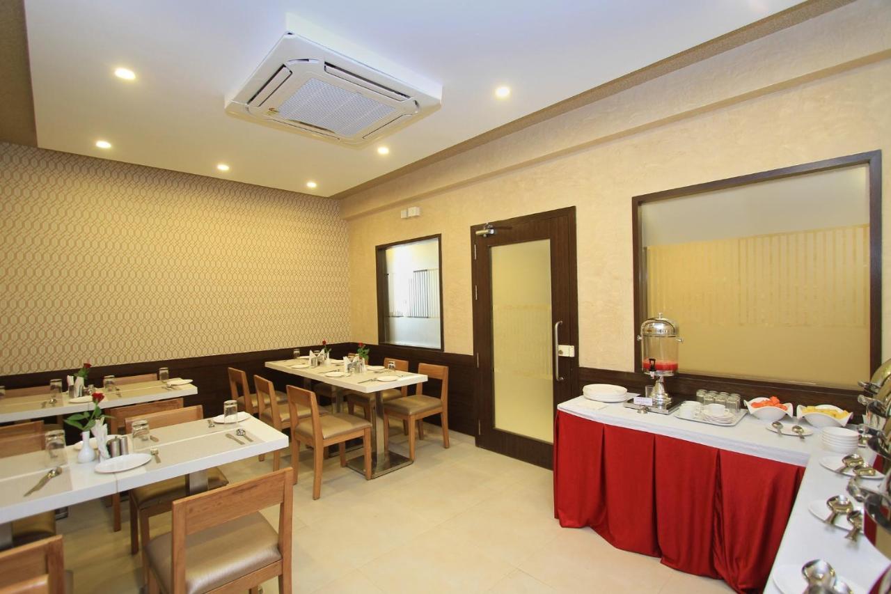 La Sara Regent Hotell Bangalore Exteriör bild